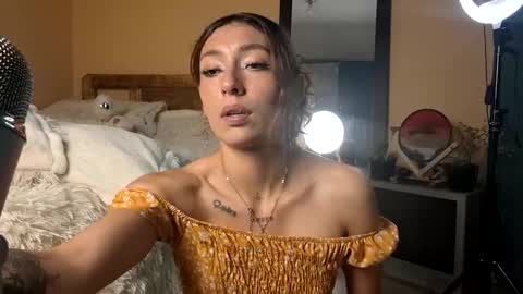 Snapshot of tomoe_b chatting on 12, 3, 2025 leyla online show from 12, 3, 2025