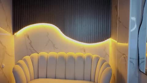 Snapshot of tomoe_b chatting on 28, 11, 2025 leyla online show from 28, 11, 2025