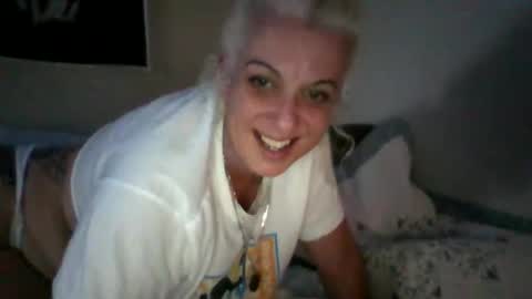 Snapshot of tonitones chatting on 9, 1, 2026 Honeys Snow Bunny online show from 9, 1, 2026