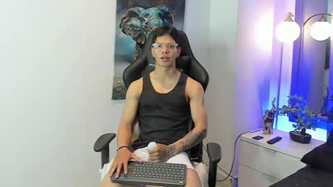 Snapshot of tony_petrov chatting on 1, 12, 2025 tony_petrov online show from 1, 12, 2025