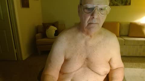 Snapshot of tonysview12000 chatting on 21, 12, 2025 tonysview12000 online show from 21, 12, 2025