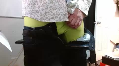 tonytonytony3001 online show from 4, 1, 2025