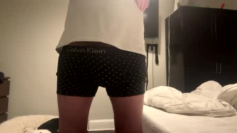 tonytonytony3001 online show from 8, 3, 2025