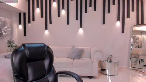 Tori Cross online show from 4, 2, 2025