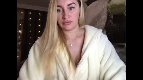 tosyna07555 online show from 8, 1, 2025