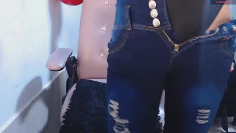 Snapshot of toxxxic_cams chatting on 16, 11, 2025 toxca69 online show from 16, 11, 2025