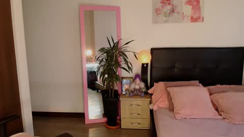 Snapshot of traci_lords20 chatting on 18, 12, 2025 Traci online show from 18, 12, 2025