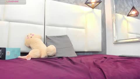 Tracy Wright online show from 6, 3, 2026