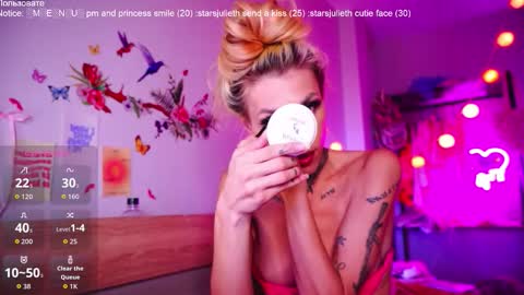 Snapshot of trans_ballerina chatting on 8, 11, 2025 trans ballerina online show from 8, 11, 2025