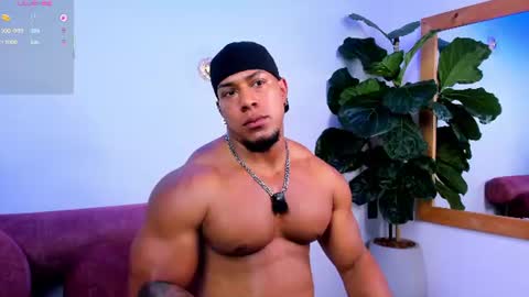 Snapshot of travis_lenox_ chatting on 29, 7, 2026 Travis online show from 29, 7, 2026