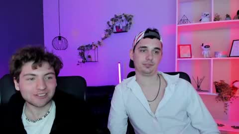 Travis online show from 27, 4, 2026