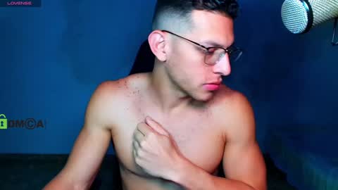 Snapshot of travisdiamonds chatting on 16, 12, 2024 TRAVIS. online show from 16, 12, 2024