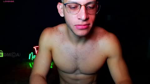 Snapshot of travisdiamonds chatting on 23, 12, 2024 TRAVIS. online show from 23, 12, 2024