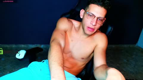 Snapshot of travisdiamonds chatting on 30, 1, 2025 TRAVIS. online show from 30, 1, 2025