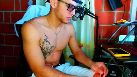 Snapshot of travisdiamonds chatting on 15, 3, 2026 TRAVIS. online show from 15, 3, 2026