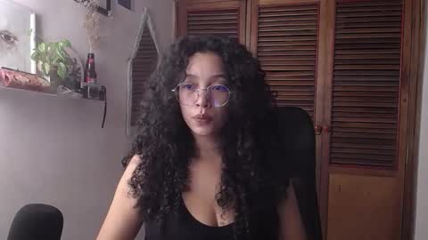 Snapshot of treasuresz chatting on 25, 9, 2025 Emily online show from 25, 9, 2025