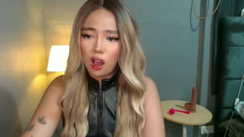 trexie_fucks15 online show from 4, 11, 2025