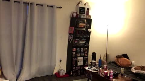 Trixie online show from 28, 2, 2025