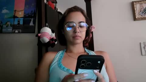triana_bell online show from 7, 6, 2026