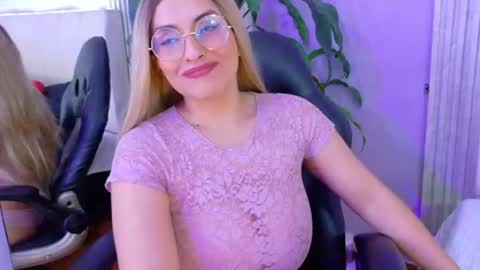 triana_crimson online show from 18, 7, 2026