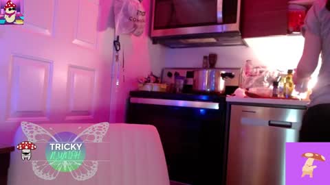 Cassie online show from 2, 10, 2025