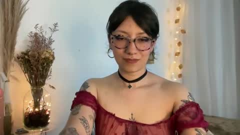 Snapshot of trinitysecrets chatting on 18, 12, 2025 trinitysecrets online show from 18, 12, 2025