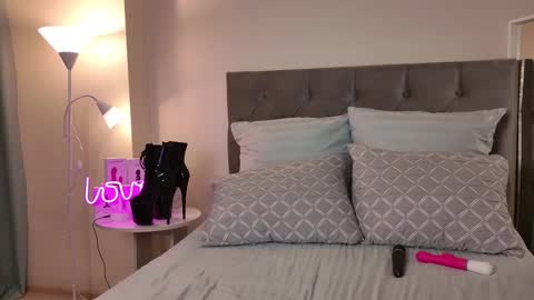 Snapshot of trophy_x_wife chatting on 12, 2, 2025 Alexandra online show from 12, 2, 2025