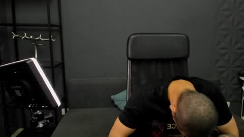 Snapshot of troywade chatting on 17, 6, 2026 TroyWade online show from 17, 6, 2026