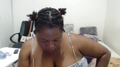 Snapshot of truebella30 chatting on 2, 1, 2025 TrueBella30 online show from 2, 1, 2025