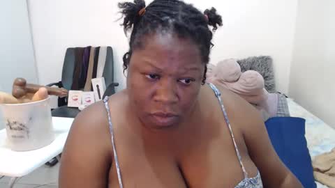 Snapshot of truebella30 chatting on 2, 1, 2025 TrueBella30 online show from 2, 1, 2025