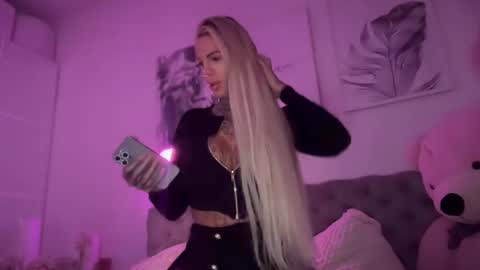 tsmiadeluxxe online show from 16, 12, 2025