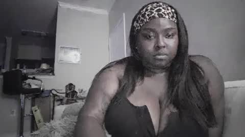 tsunamiiibee online show from 8, 10, 2025