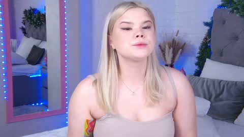 Snapshot of tweety_pie_ chatting on 30, 12, 2024 Hallie online show from 30, 12, 2024