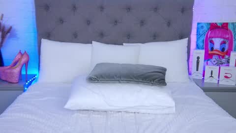 Snapshot of tweety_pie_ chatting on 18, 2, 2025 Hallie online show from 18, 2, 2025