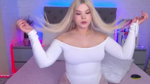 Snapshot of tweety_pie_ chatting on 6, 3, 2025 Hallie online show from 6, 3, 2025