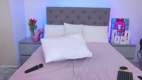 Snapshot of tweety_pie_ chatting on 7, 3, 2025 Hallie online show from 7, 3, 2025