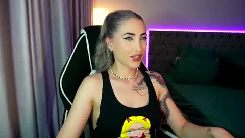 Snapshot of tweety_twist chatting on 19, 7, 2026 MayCarrey online show from 19, 7, 2026