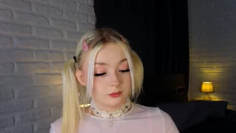 Snapshot of twinklefluff chatting on 2, 10, 2025 twinklefluff online show from 2, 10, 2025