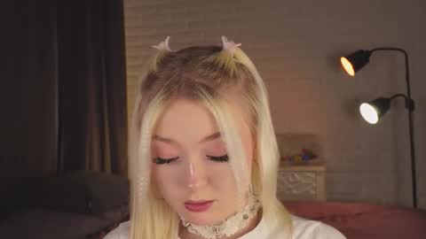 Snapshot of twinklefluff chatting on 19, 10, 2025 twinklefluff online show from 19, 10, 2025