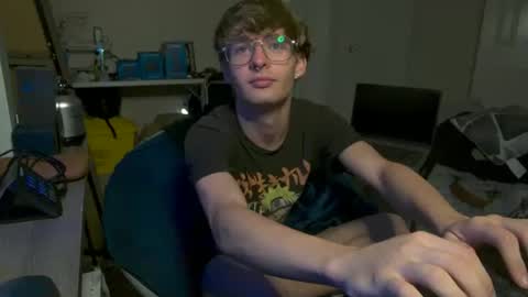 Snapshot of twinktools chatting on 16, 9, 2025 shytwink online show from 16, 9, 2025