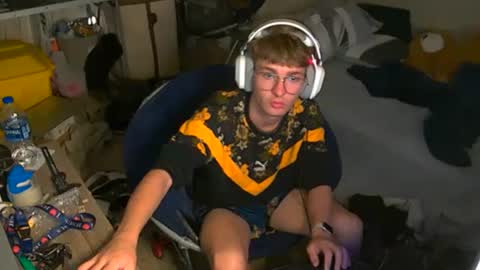 Snapshot of twinktools chatting on 23, 9, 2025 shytwink online show from 23, 9, 2025