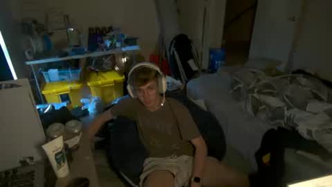 Snapshot of twinktools chatting on 30, 9, 2025 shytwink online show from 30, 9, 2025