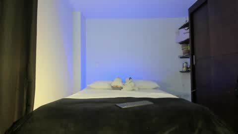 twintease online show from 2, 1, 2025