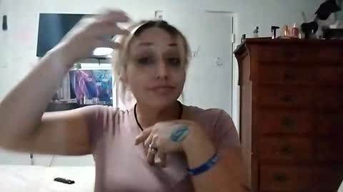 Snapshot of twocrazy85 chatting on 12, 11, 2025 Twocrazy85 online show from 12, 11, 2025