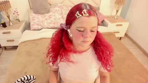 Twiggy online show from 11, 9, 2025