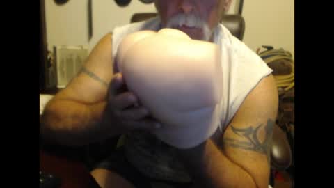 Snapshot of txlobo60 chatting on 28, 4, 2026 txlobo60 online show from 28, 4, 2026