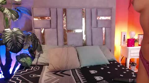 Snapshot of tyla_ks chatting on 12, 9, 2025 tyla_ks online show from 12, 9, 2025