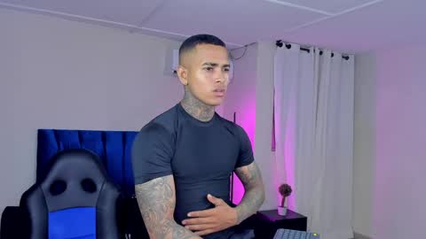 tyler_bell_ online show from 23, 4, 2026