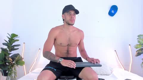 Snapshot of tyler_jonnes chatting on 23, 2, 2025 Tyler online show from 23, 2, 2025