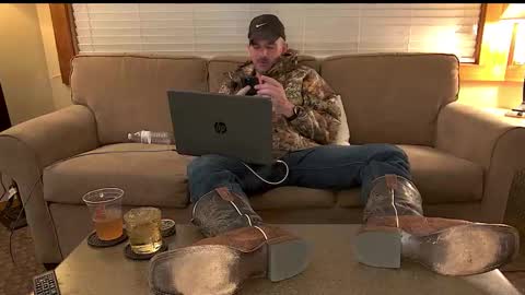 Snapshot of tylerlogan813 chatting on 10, 9, 2025 TylerLogan813 online show from 10, 9, 2025